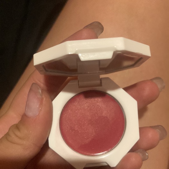 Fenty - Picture 3 of 4